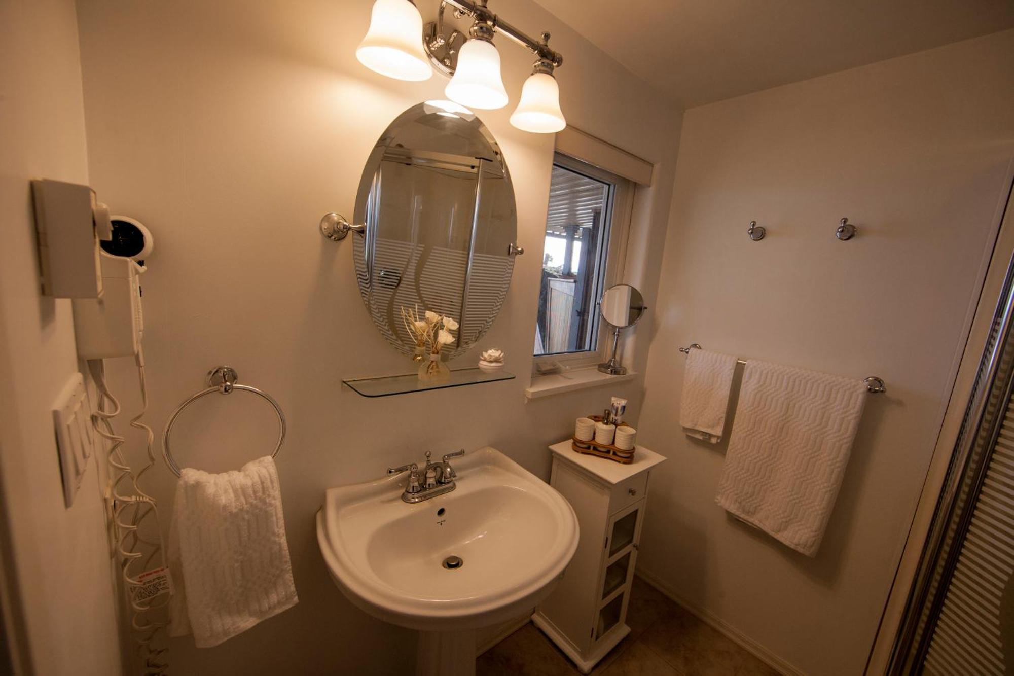 Shangri-La Oceanfront Vacation Home Bedwell Harbour Exteriér fotografie