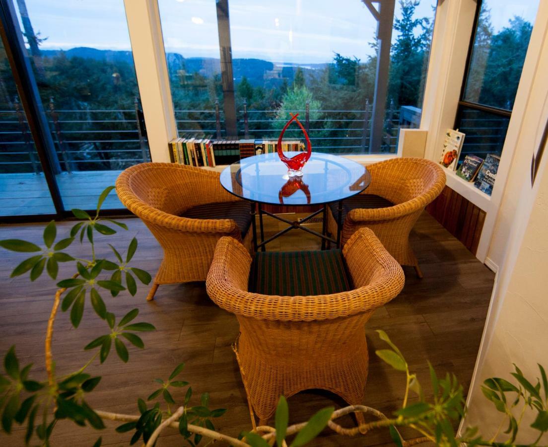 Shangri-La Oceanfront Vacation Home Bedwell Harbour Exteriér fotografie